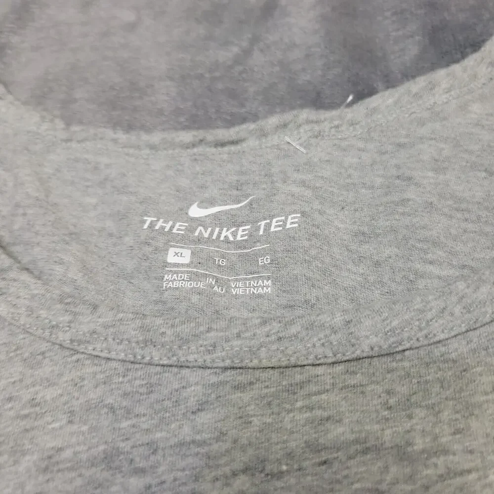 The Nike Tee Shirt Womens Extra Large Grey Athletic‎ Cut Scoop Neck Cotton Tank